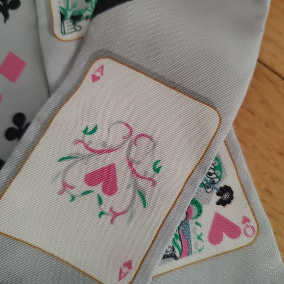 Hermes Jeu de Cartes silk twilly 86 w/box & ribbon EUC - Picture 9 of 10